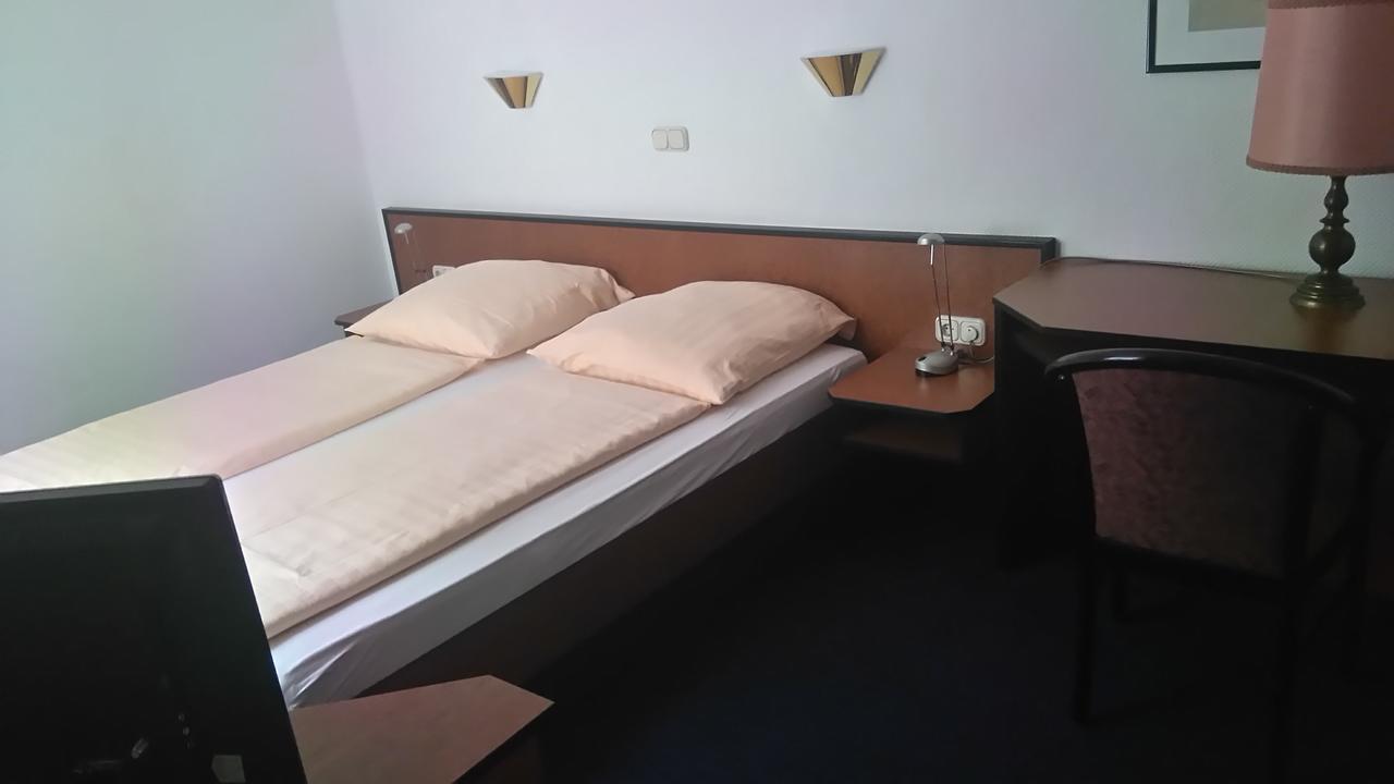 Hotel Loewensteiner Hof Haus Am Neuplatz Wertheim Exteriör bild